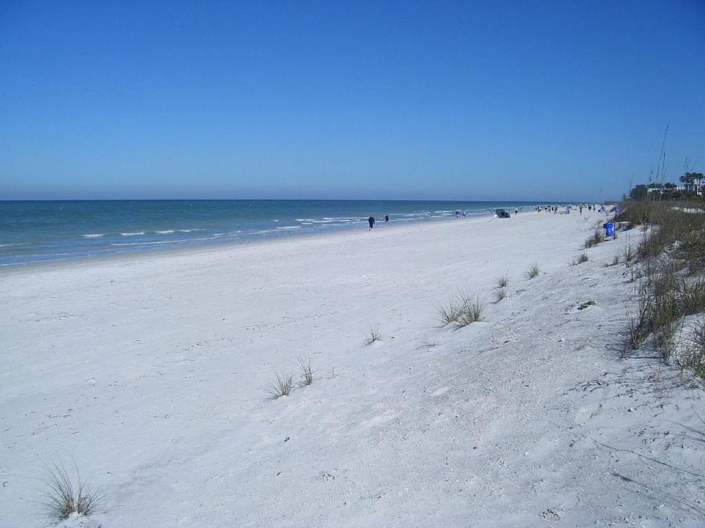 Spacious Beach House Unit,Beautifully Furnished 2 Bed 2Bath./2Min.Walk To Beach Clearwater Beach Exterior photo