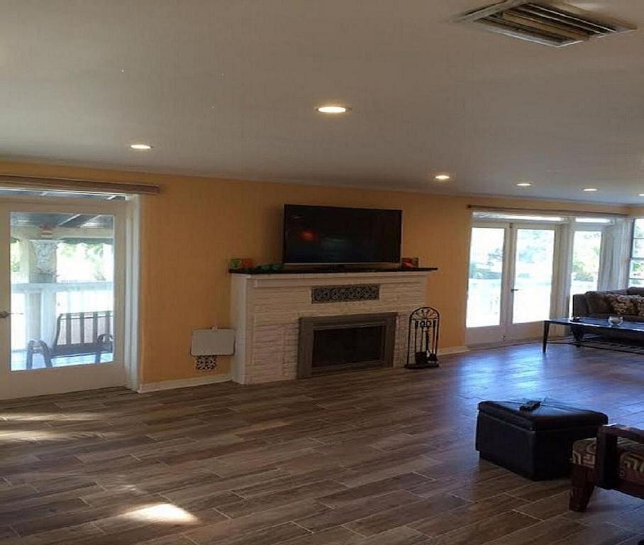 Spacious Beach House Unit,Beautifully Furnished 2 Bed 2Bath./2Min.Walk To Beach Clearwater Beach Exterior photo