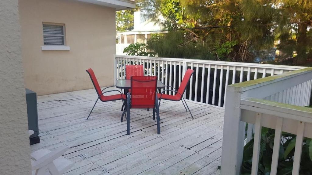 Spacious Beach House Unit,Beautifully Furnished 2 Bed 2Bath./2Min.Walk To Beach Clearwater Beach Exterior photo