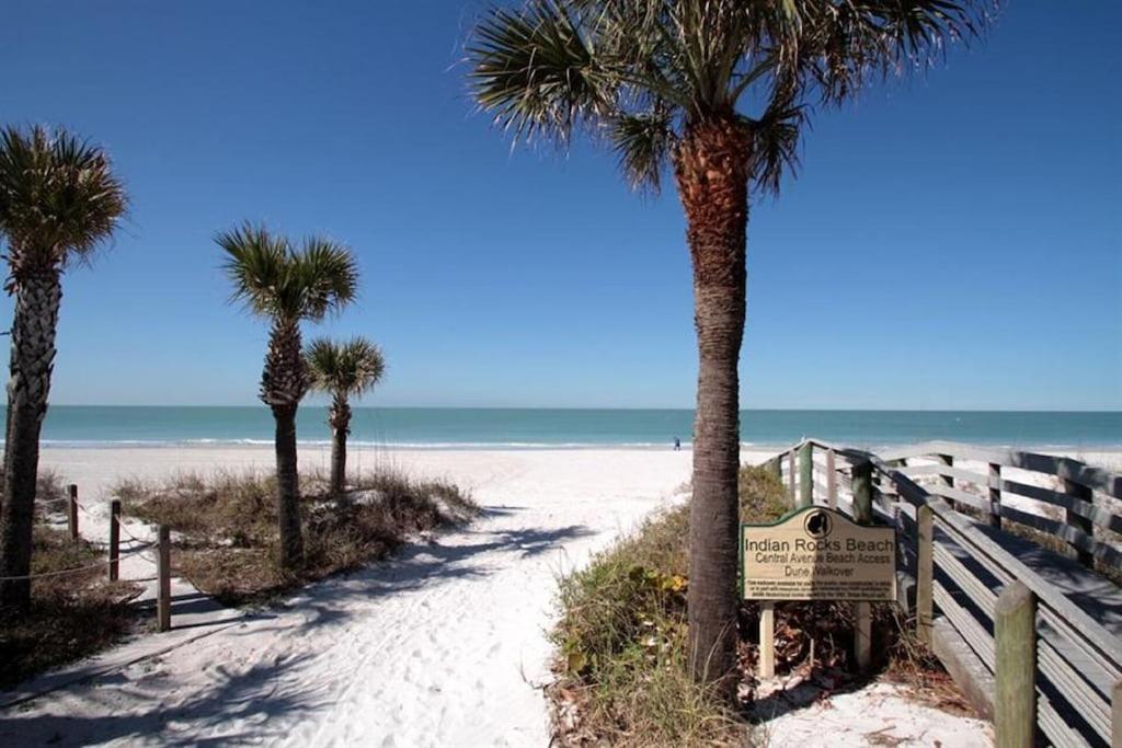 Spacious Beach House Unit,Beautifully Furnished 2 Bed 2Bath./2Min.Walk To Beach Clearwater Beach Exterior photo