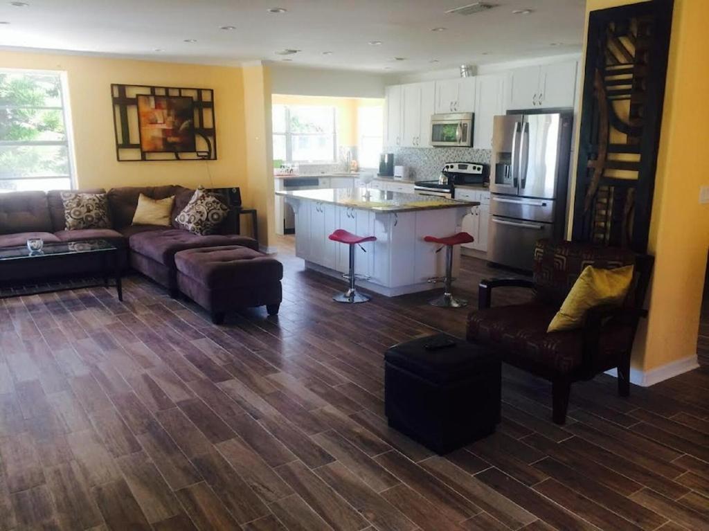 Spacious Beach House Unit,Beautifully Furnished 2 Bed 2Bath./2Min.Walk To Beach Clearwater Beach Exterior photo