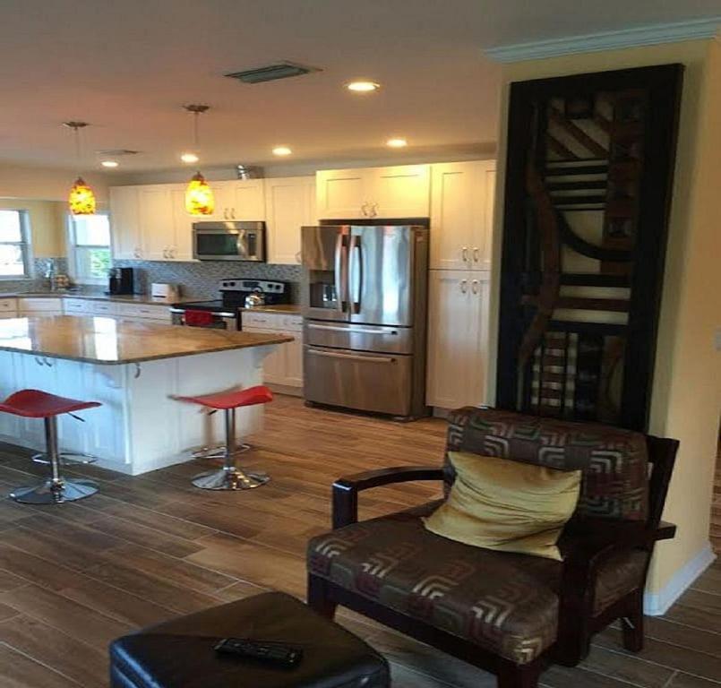 Spacious Beach House Unit,Beautifully Furnished 2 Bed 2Bath./2Min.Walk To Beach Clearwater Beach Exterior photo