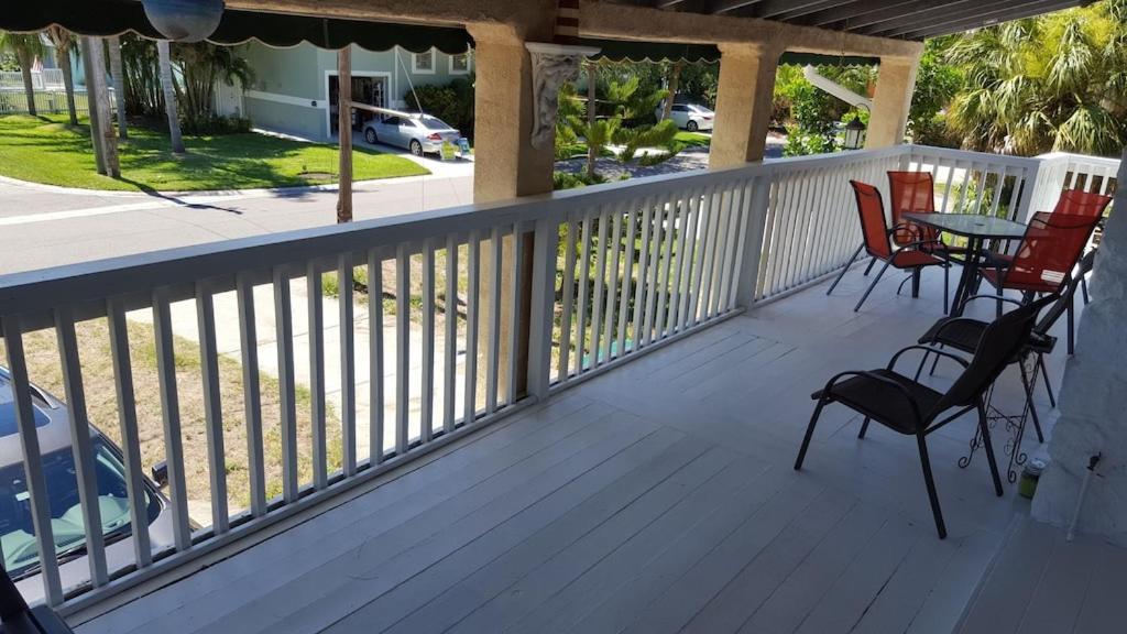 Spacious Beach House Unit,Beautifully Furnished 2 Bed 2Bath./2Min.Walk To Beach Clearwater Beach Exterior photo