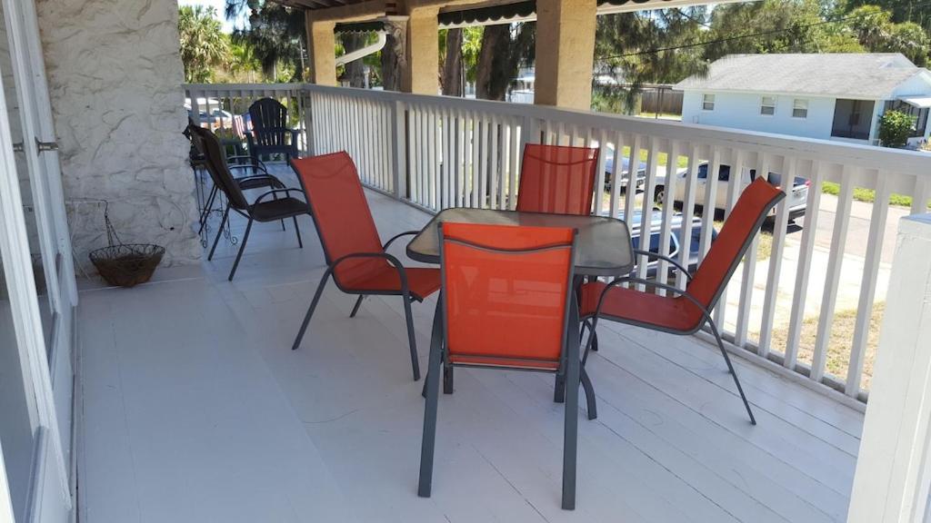 Spacious Beach House Unit,Beautifully Furnished 2 Bed 2Bath./2Min.Walk To Beach Clearwater Beach Exterior photo