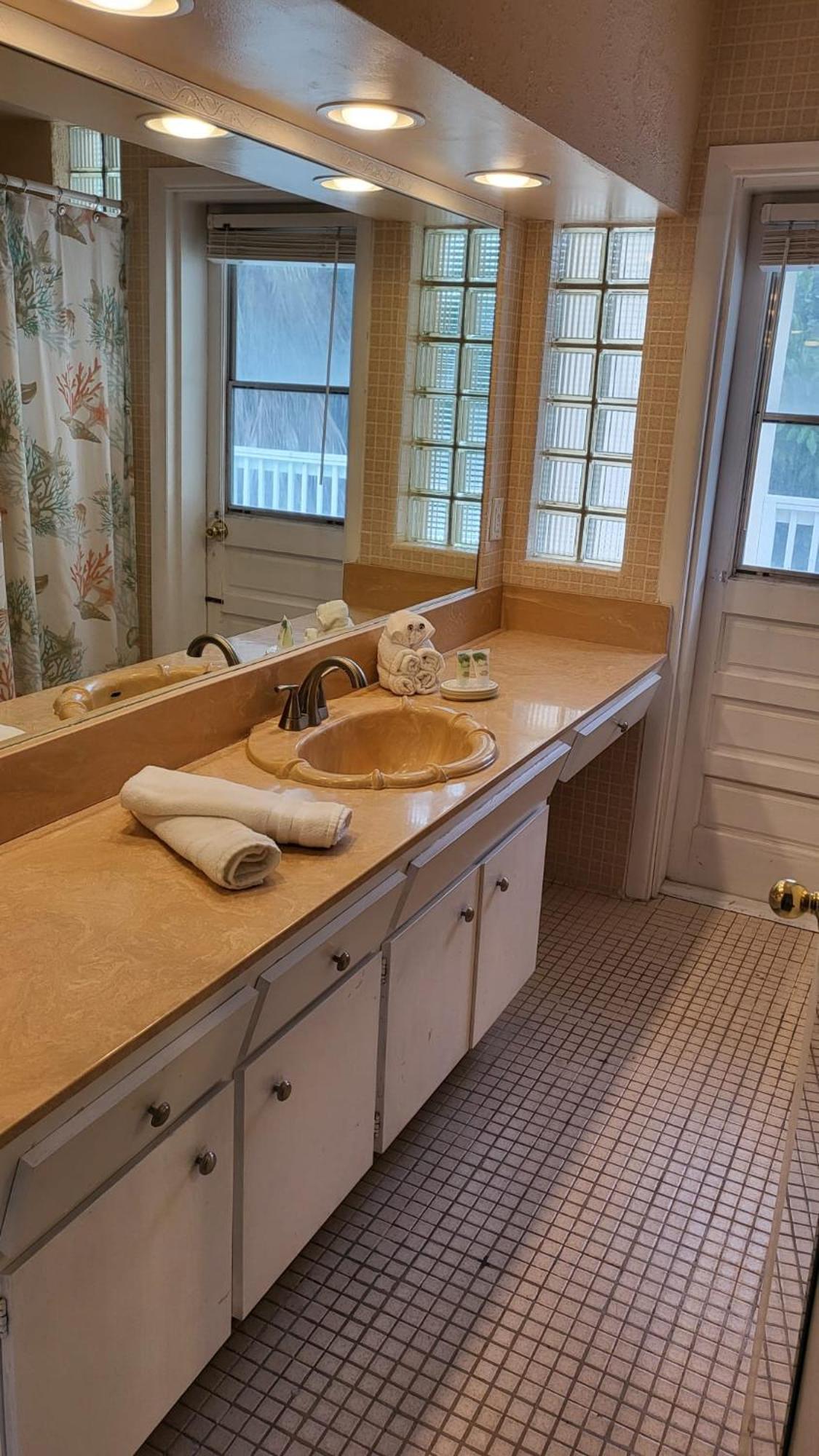 Spacious Beach House Unit,Beautifully Furnished 2 Bed 2Bath./2Min.Walk To Beach Clearwater Beach Exterior photo